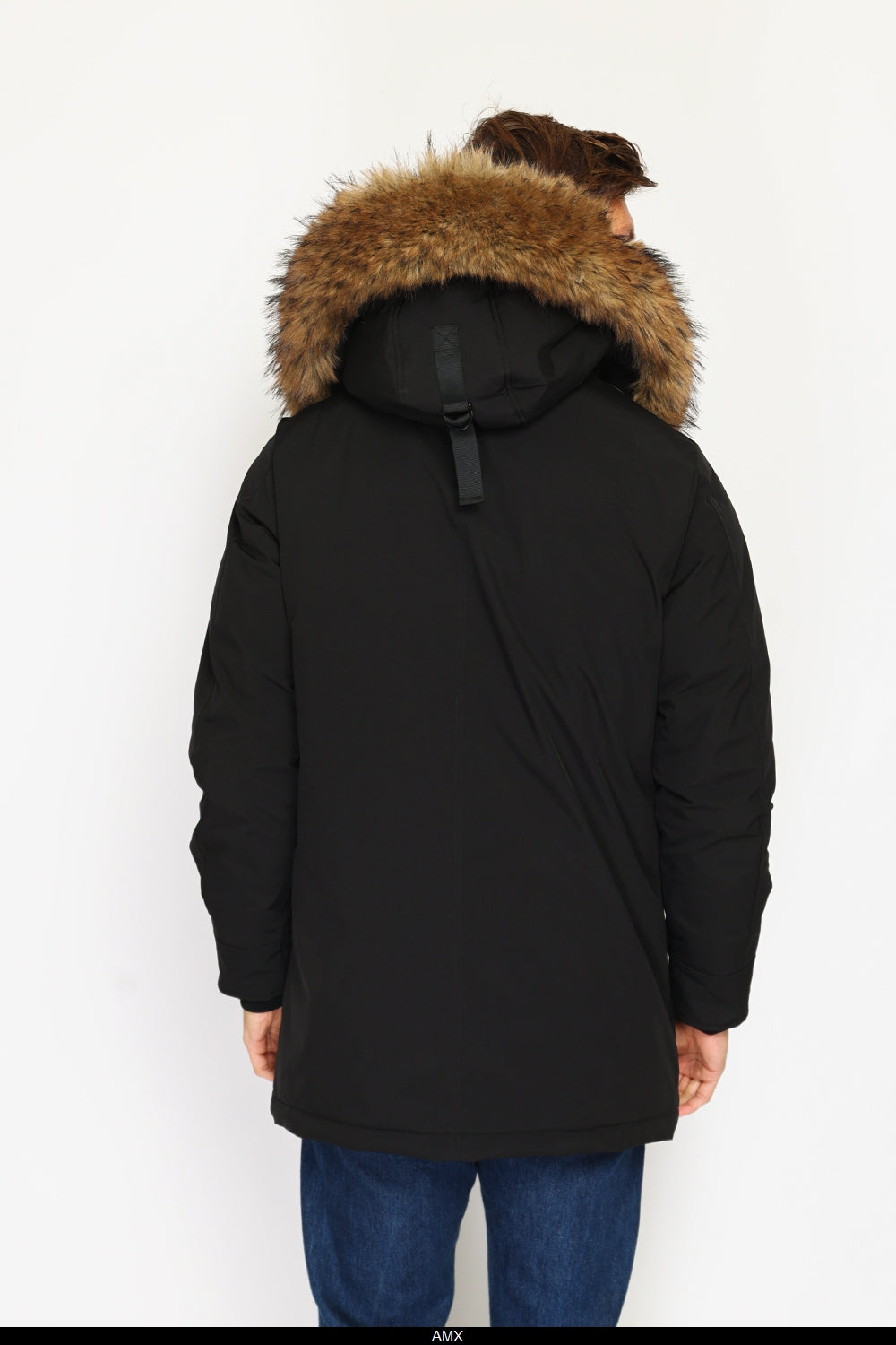 Piumino impermeabile con isolamento termico fino a -20°C, con cappuccio staccabile bordato di pelliccia, tasche multiple, maniche lunghe con polsini elasticizzati. - Nero