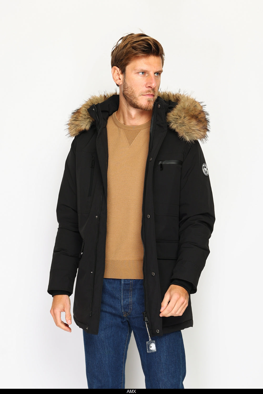 Piumino impermeabile con isolamento termico fino a -20°C, con cappuccio staccabile bordato di pelliccia, tasche multiple, maniche lunghe con polsini elasticizzati. - Nero