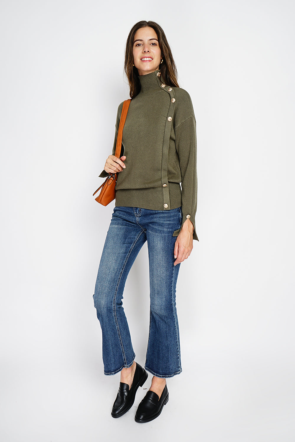 Maglione a collo alto a maniche lunghe con bottoni dorati Cachi