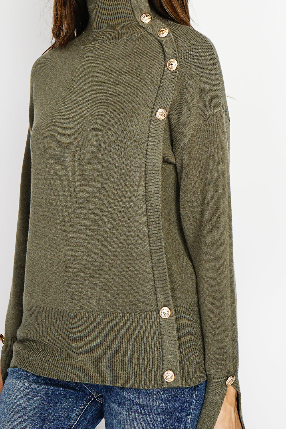 Maglione a collo alto a maniche lunghe con bottoni dorati Cachi