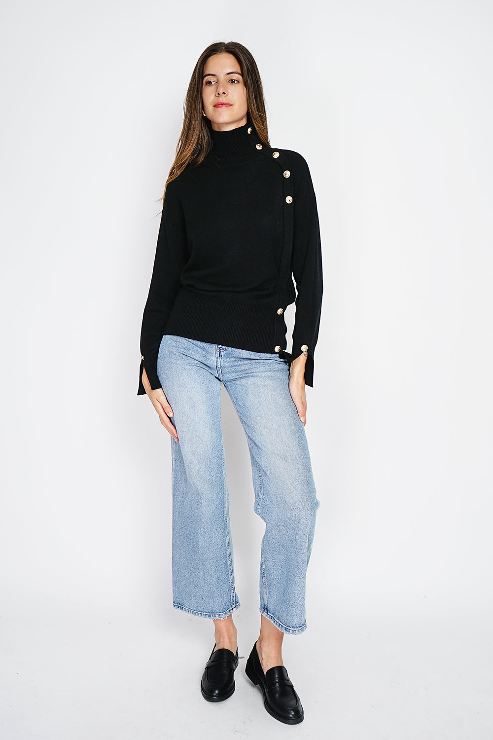 Maglione a collo alto a maniche lunghe con bottoni dorati Nero