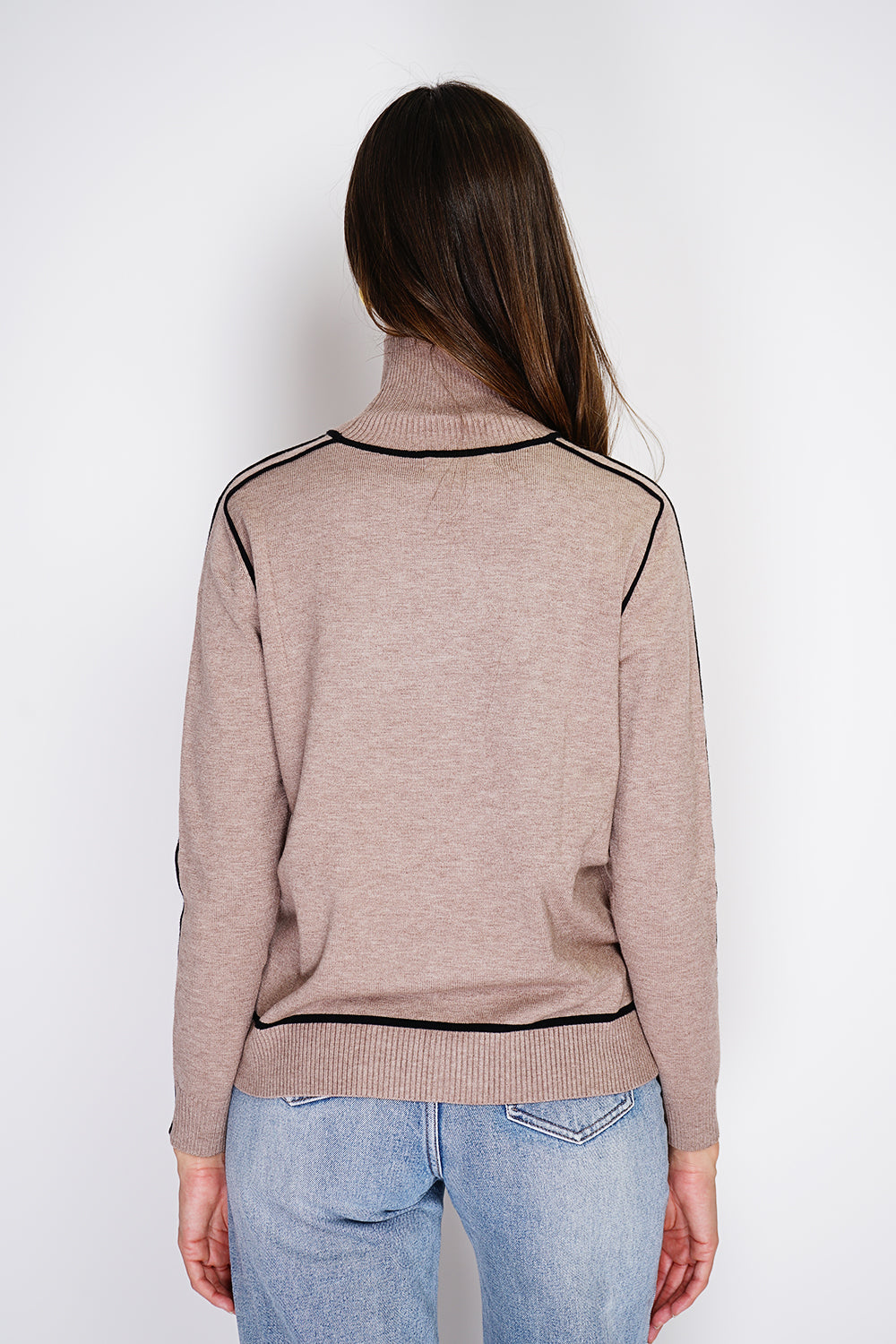 Maglione ampio, collo alto e maniche lunghe in due colori Deserto