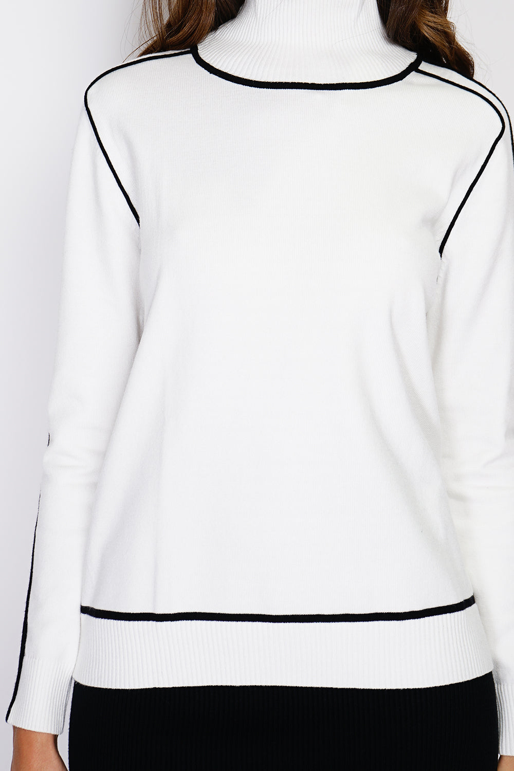 Maglione ampio, collo alto e maniche lunghe in due colori Naturale