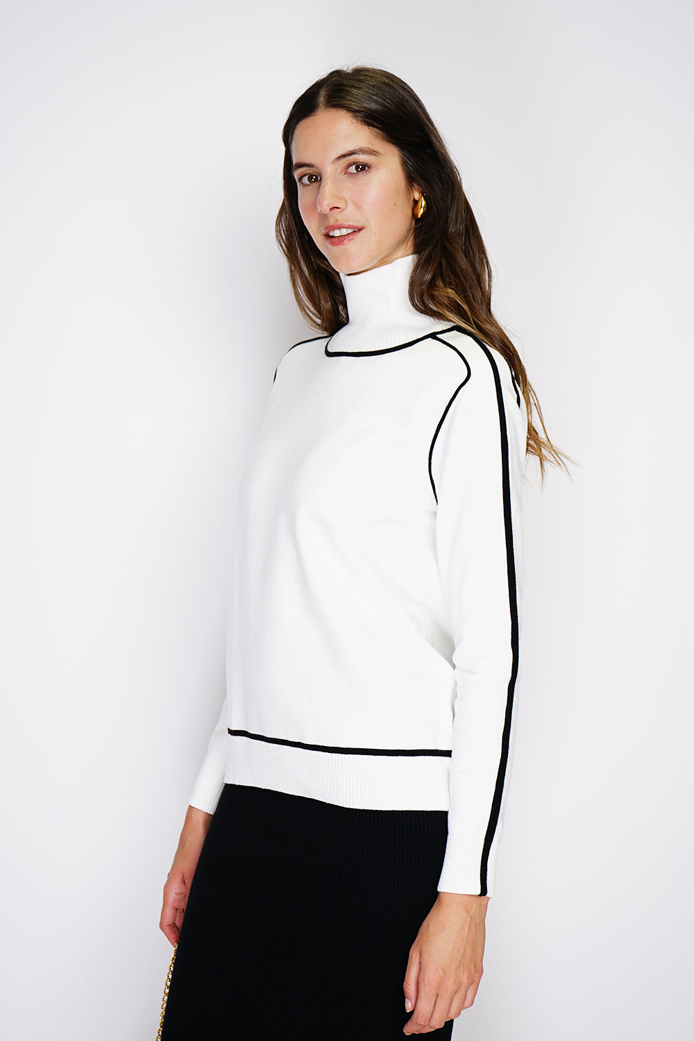 Maglione ampio, collo alto e maniche lunghe in due colori Naturale