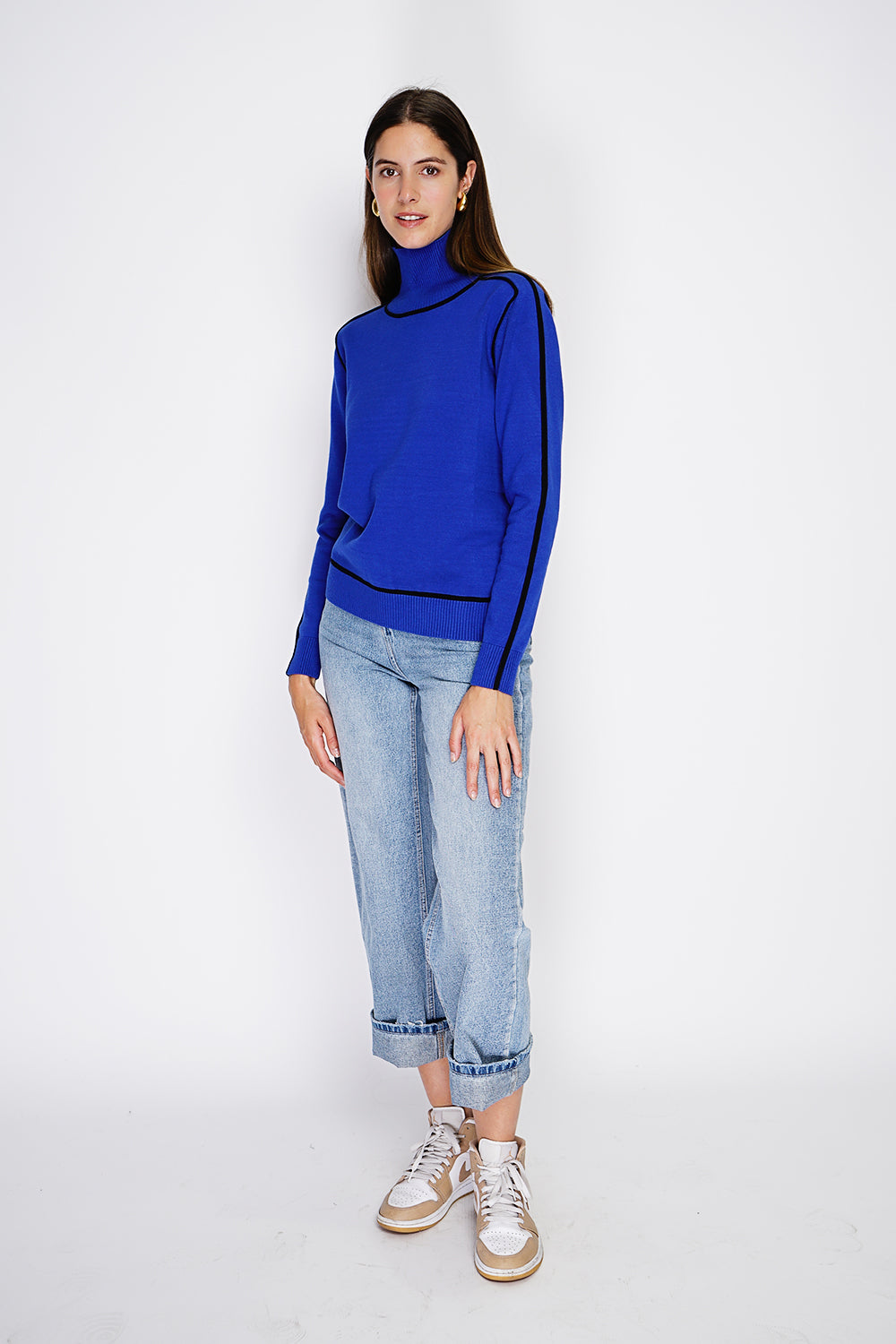 Maglione ampio, collo alto e maniche lunghe in due colori Reale