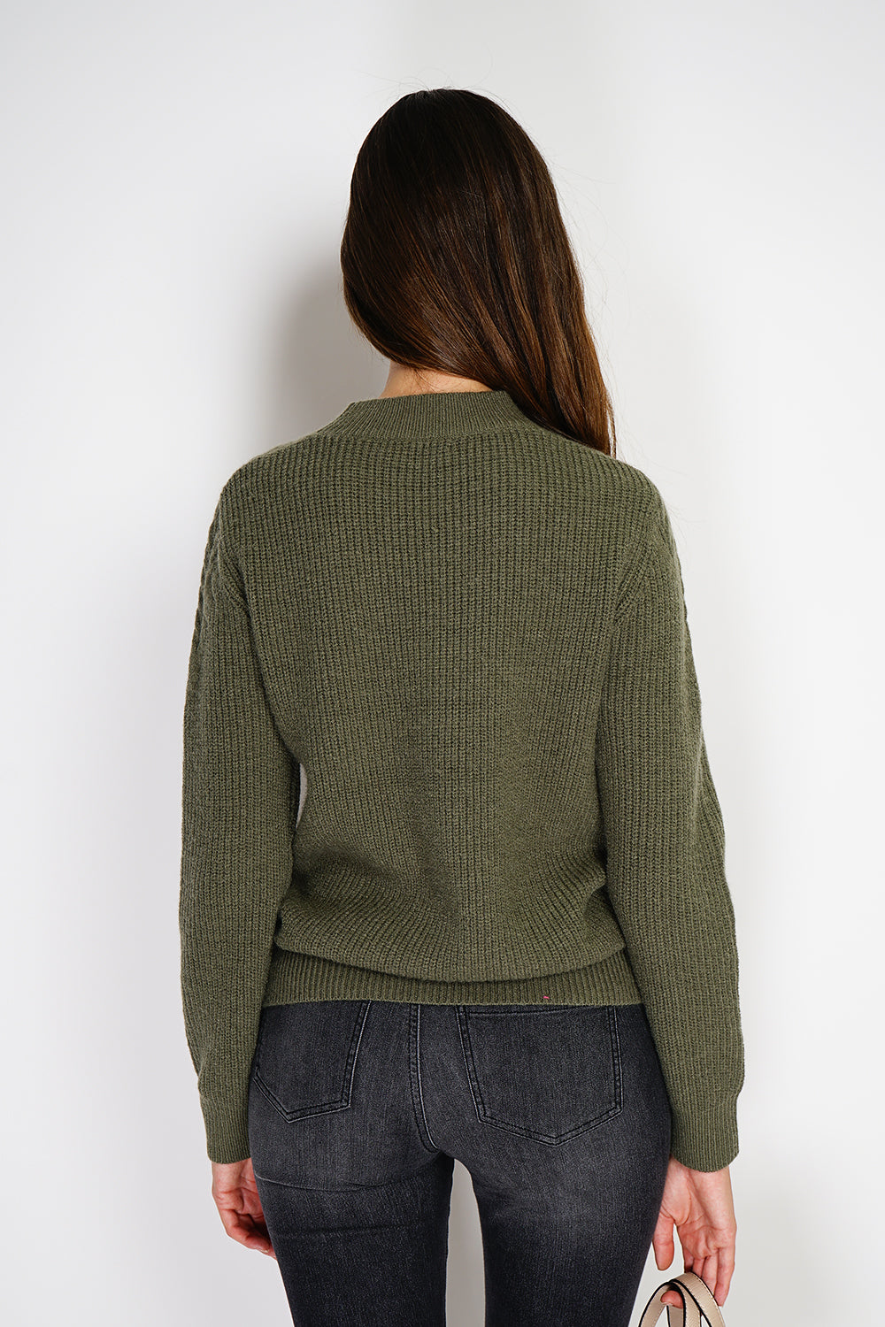 Maglione girocollo a maniche lunghe con torsione sul davanti Cachi