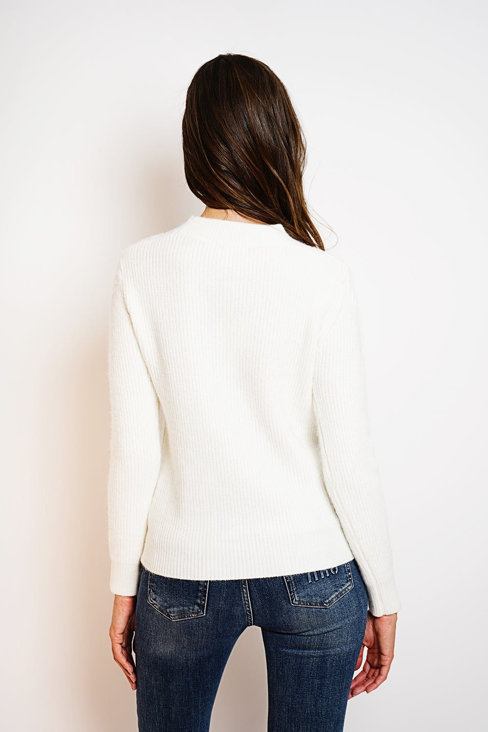 Maglione girocollo a maniche lunghe con torsione sul davanti Naturale