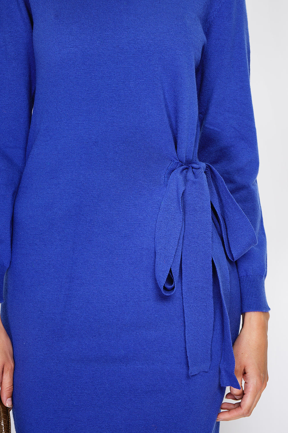 Abito lungo girocollo con cintura elegante Reale