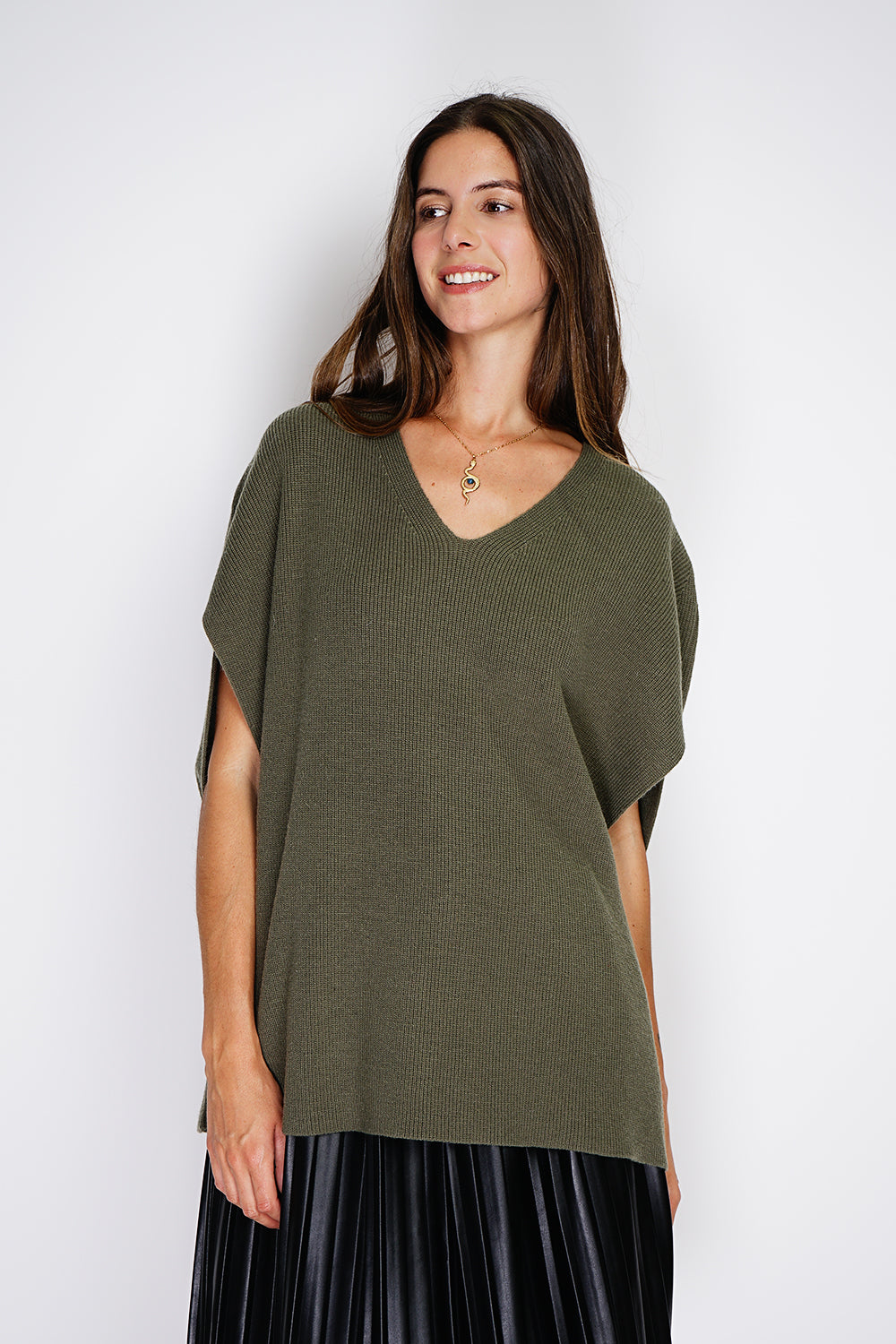 Maglione poncho con scollo a V lavorato a maglia Cachi