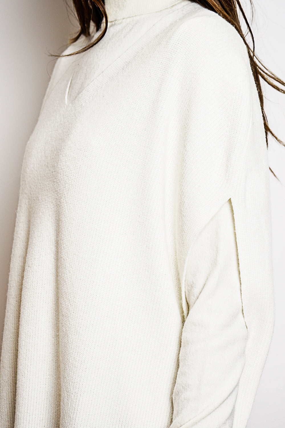 Maglione poncho con scollo a V lavorato a maglia Naturale