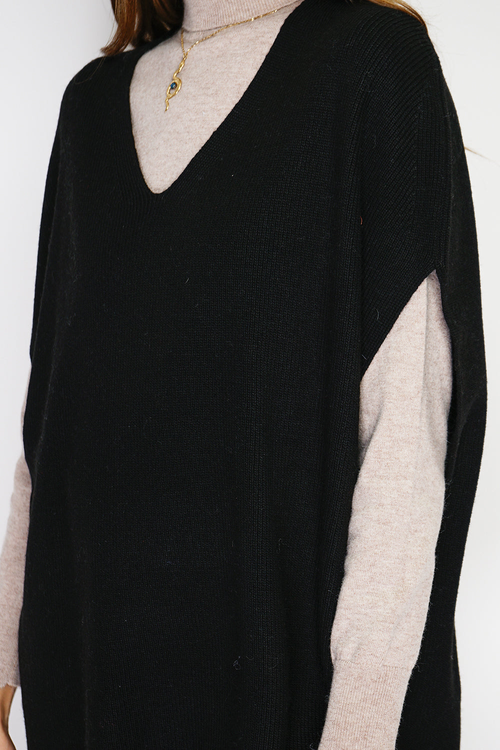 Maglione poncho con scollo a V lavorato a maglia Nero