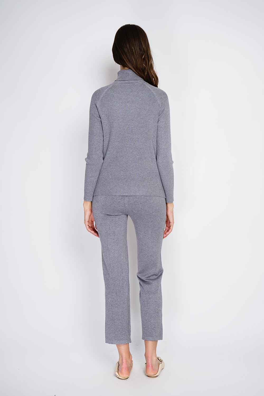 Set composto da maglione a collo alto con parte anteriore in maglia fantasia e pantaloni larghi a vita alta in 3 fili Flanella