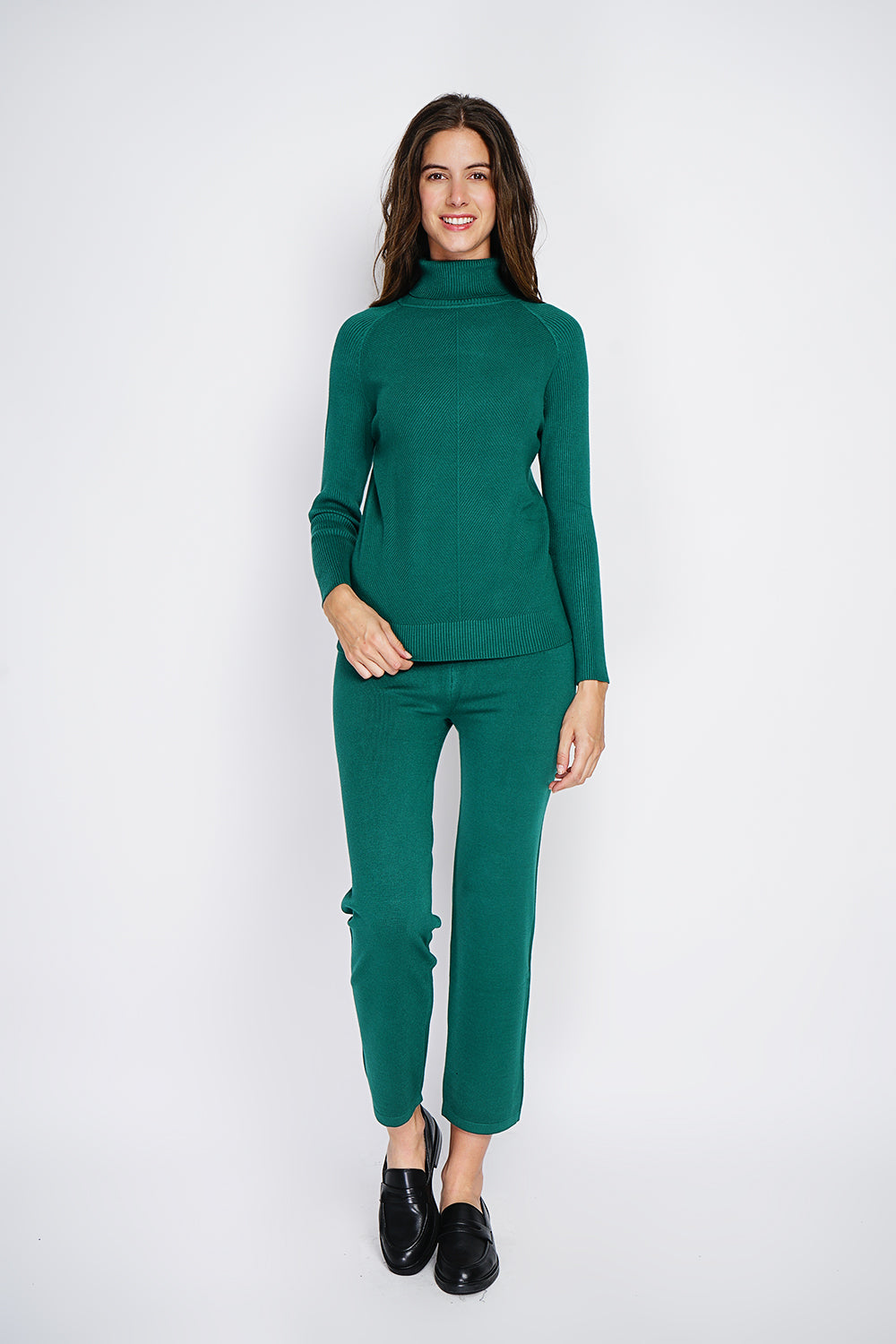 Completo composto da maglione a collo alto lavorato a maglia e pantaloni larghi a vita alta in 3 filati - Amazon Green