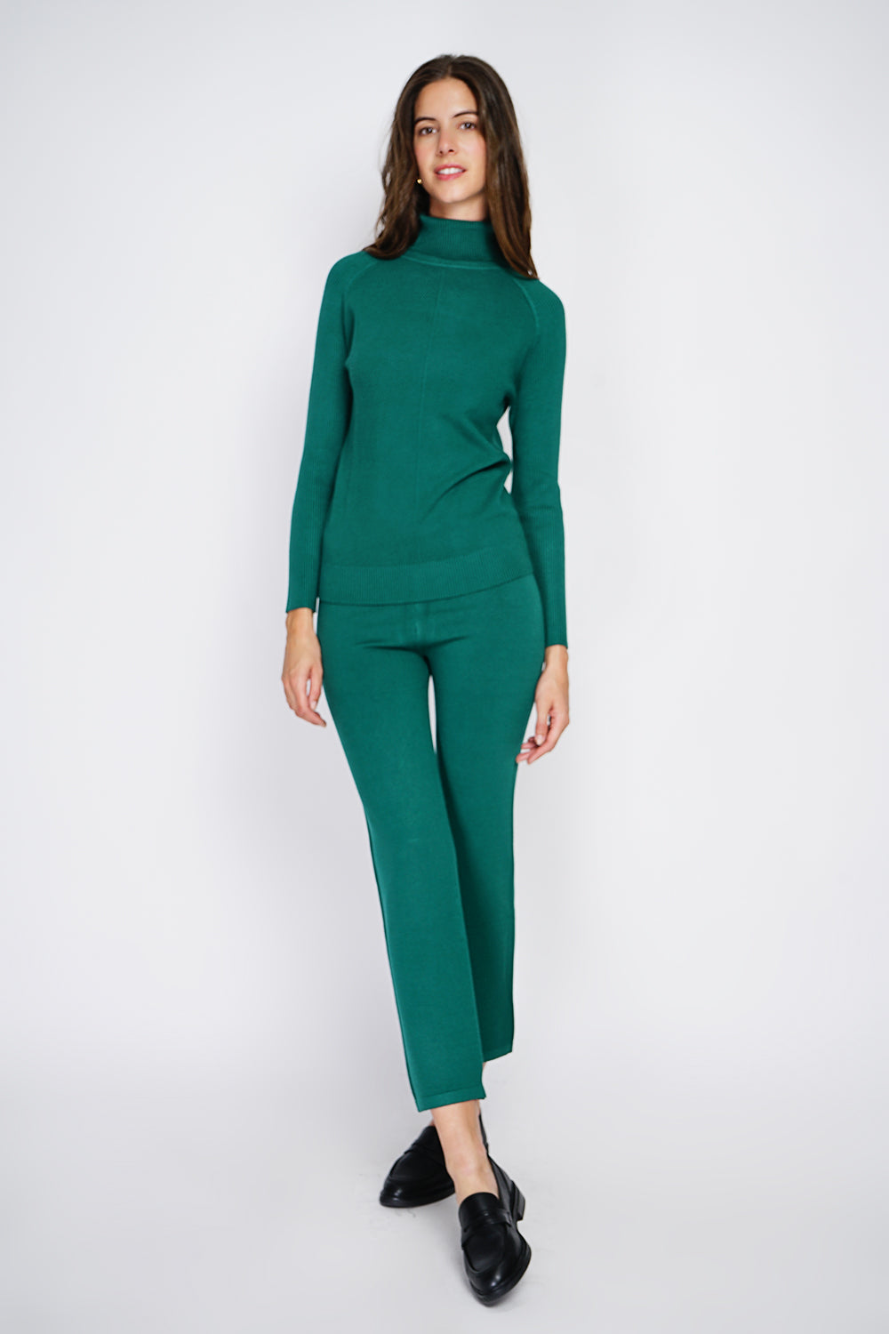 Completo composto da maglione a collo alto lavorato a maglia e pantaloni larghi a vita alta in 3 filati - Amazon Green