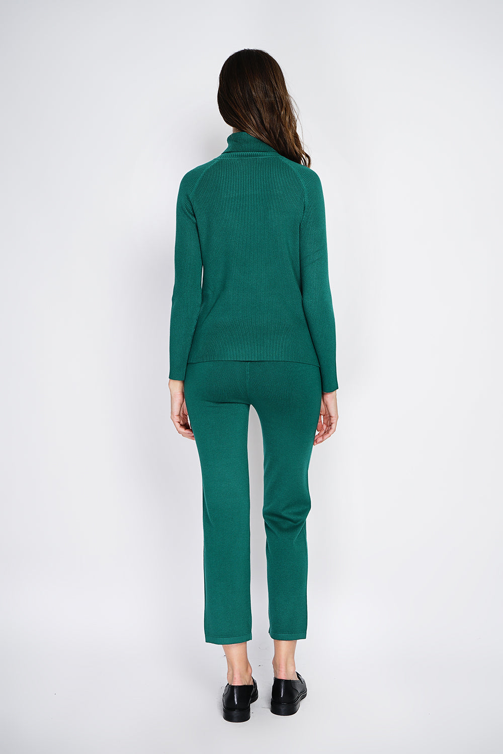 Completo composto da maglione a collo alto lavorato a maglia e pantaloni larghi a vita alta in 3 filati - Amazon Green