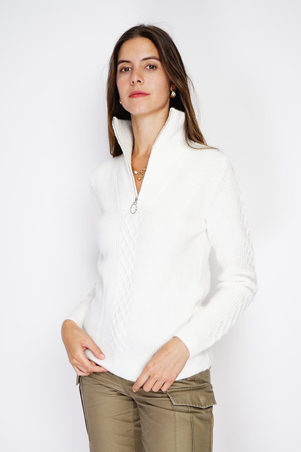 Maglione a coste con cerniera. Parte anteriore lavorata a maglia fantasia con maniche lunghe - Naturale