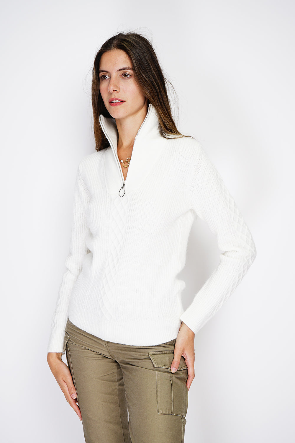 Maglione a coste con cerniera. Parte anteriore lavorata a maglia fantasia con maniche lunghe - Naturale