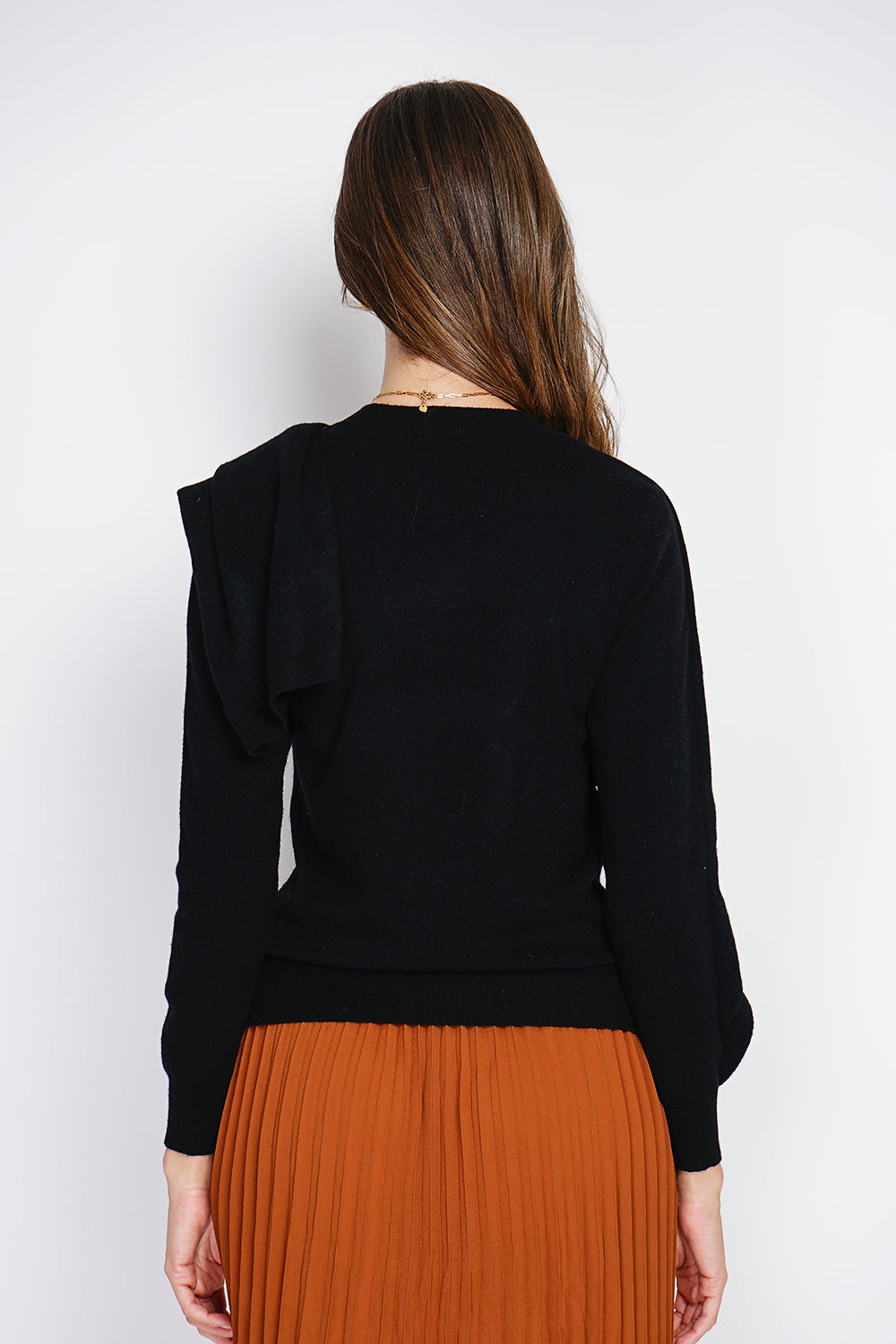 Maglione girocollo con sciarpa a manica lunga Nero