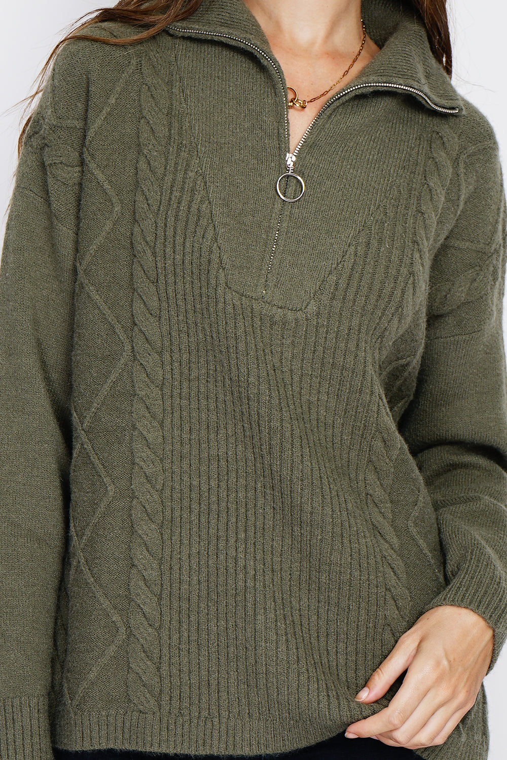 Maglione poncho con collo alto e chiusura a zip, lavorazione a maglia fantasia con maniche lunghe Cachi