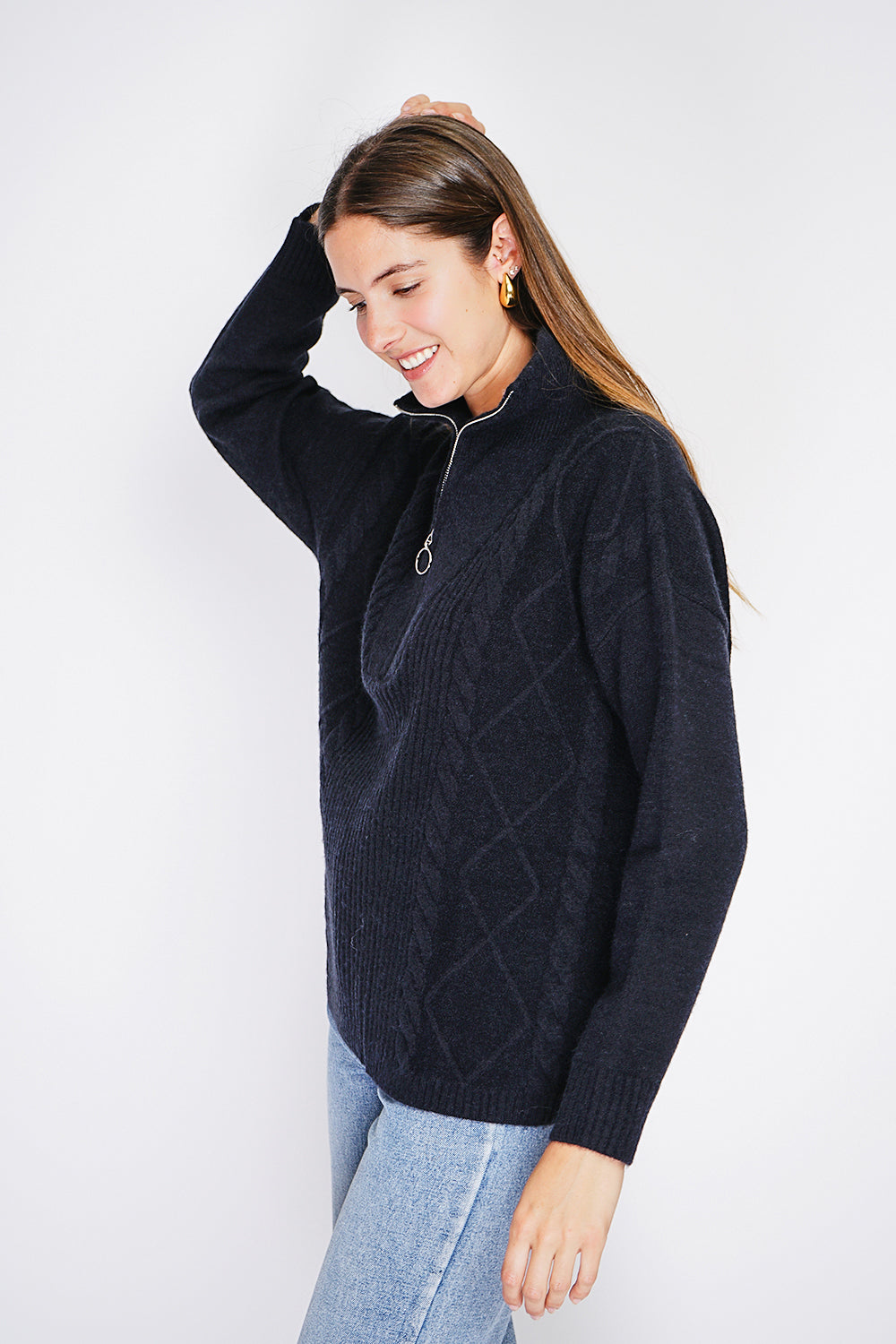 Maglione poncho con collo alto e chiusura a zip, lavorazione a maglia fantasia con maniche lunghe Nero