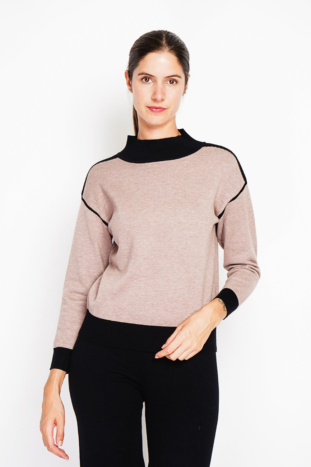 Maglione colorato con collo alto e taglio oversize con maniche lunghe Deserto