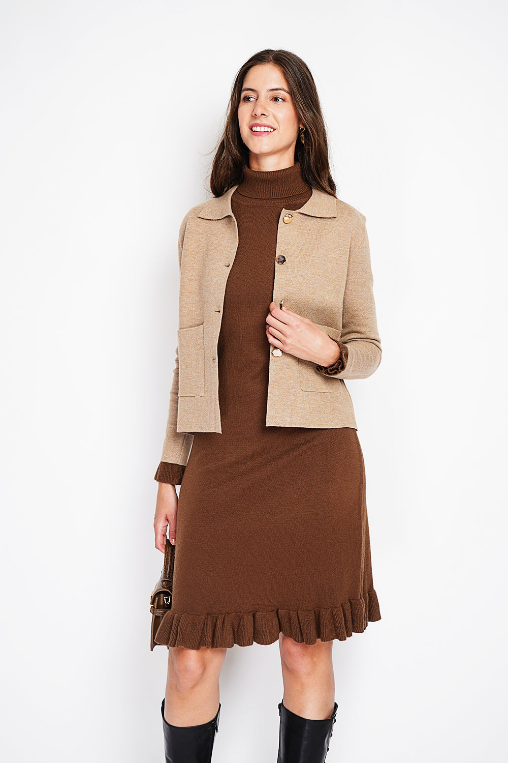 Giacca corta con bottoni dorati, vestibilità oversize e maniche lunghe Cammello