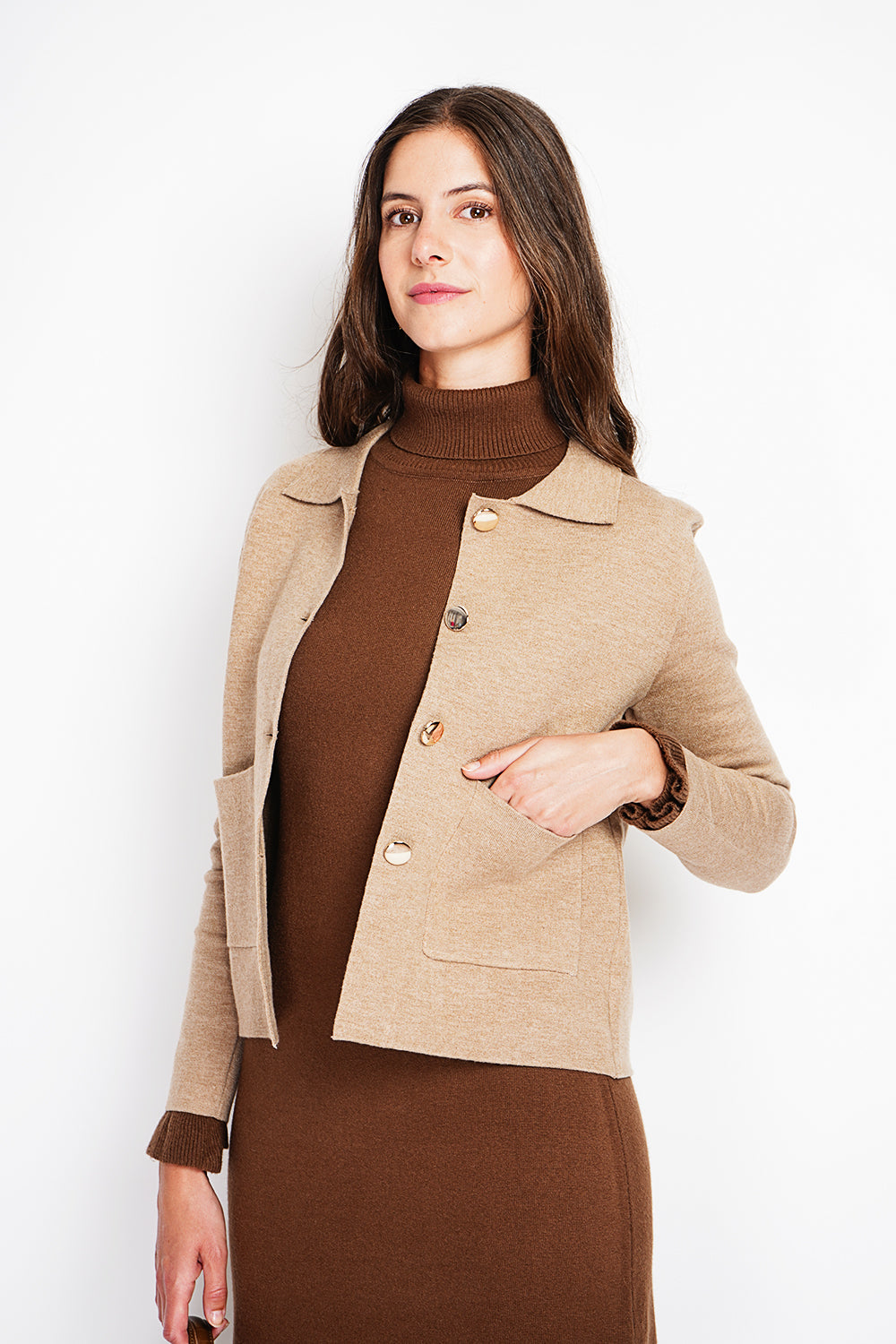 Giacca corta con bottoni dorati, vestibilità oversize e maniche lunghe Cammello