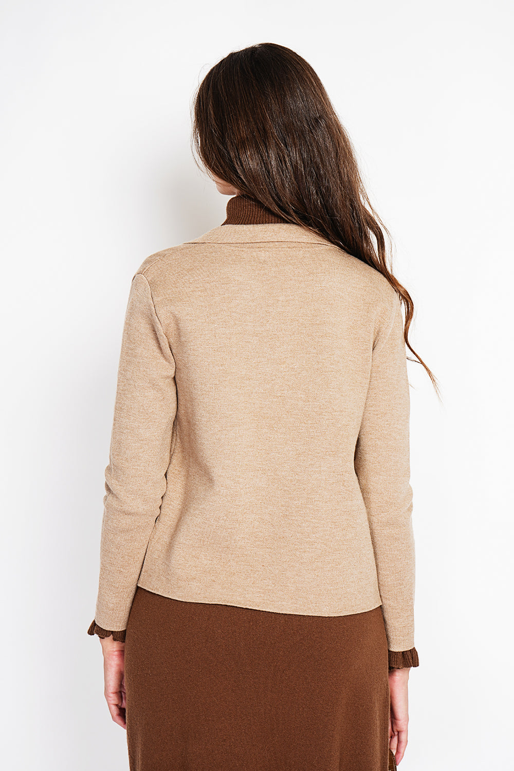 Giacca corta con bottoni dorati, vestibilità oversize e maniche lunghe Cammello