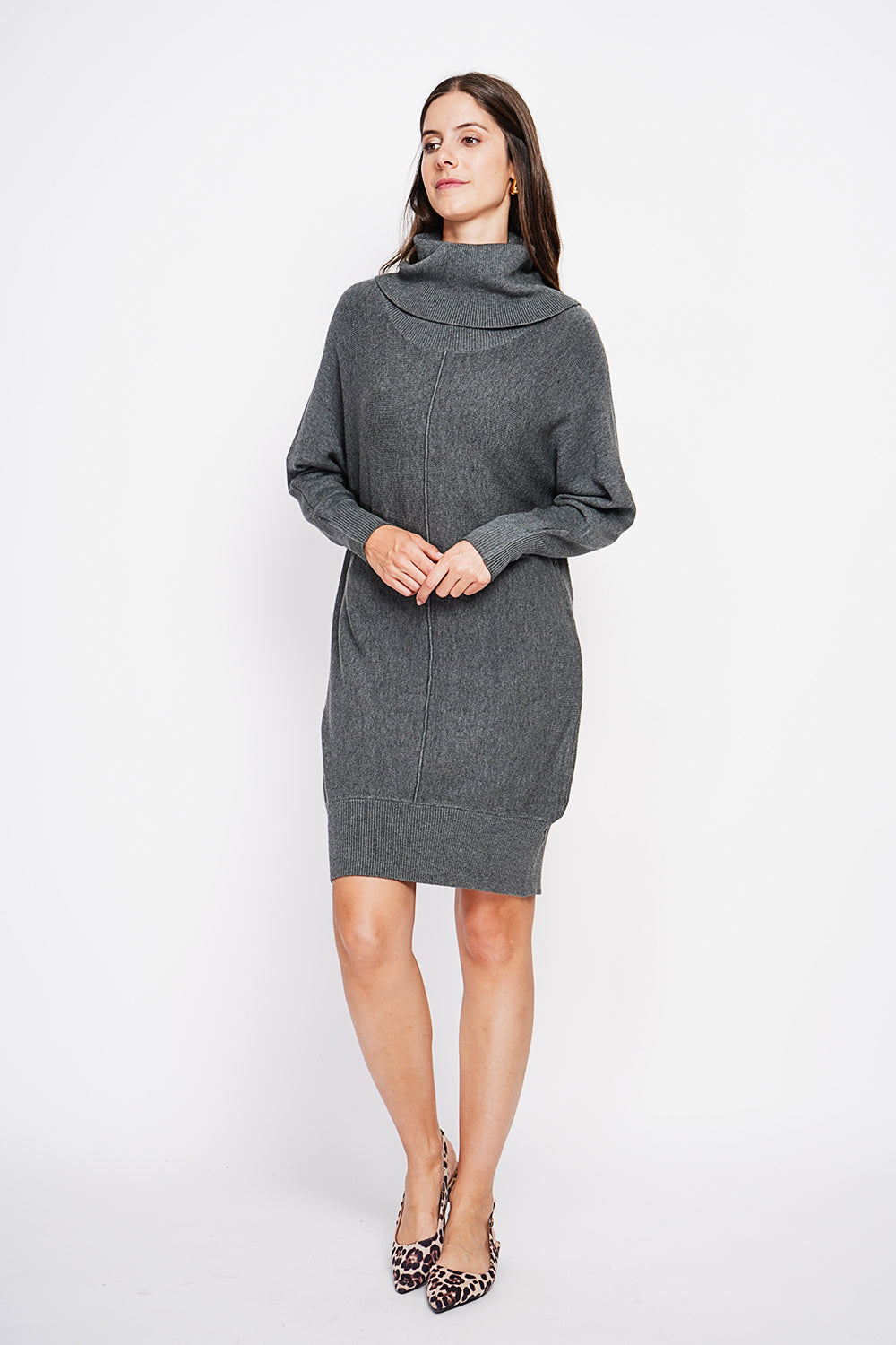 Abito oversize con scollo a barchetta, parte anteriore audace e maniche a pipistrello Lupo