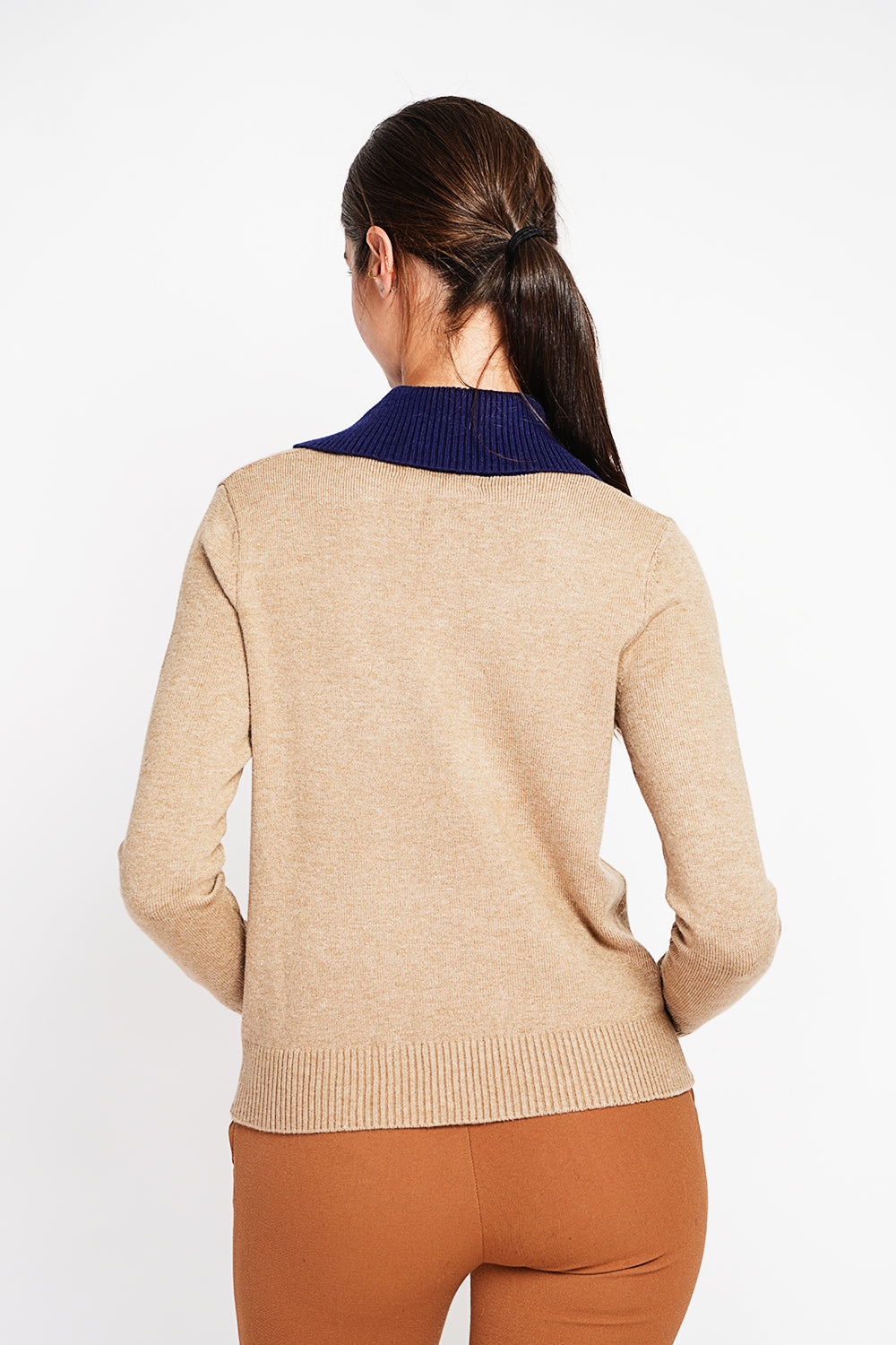 Maglione oversize con collo alto e bottoni in bronzo e maniche lunghe Cammello