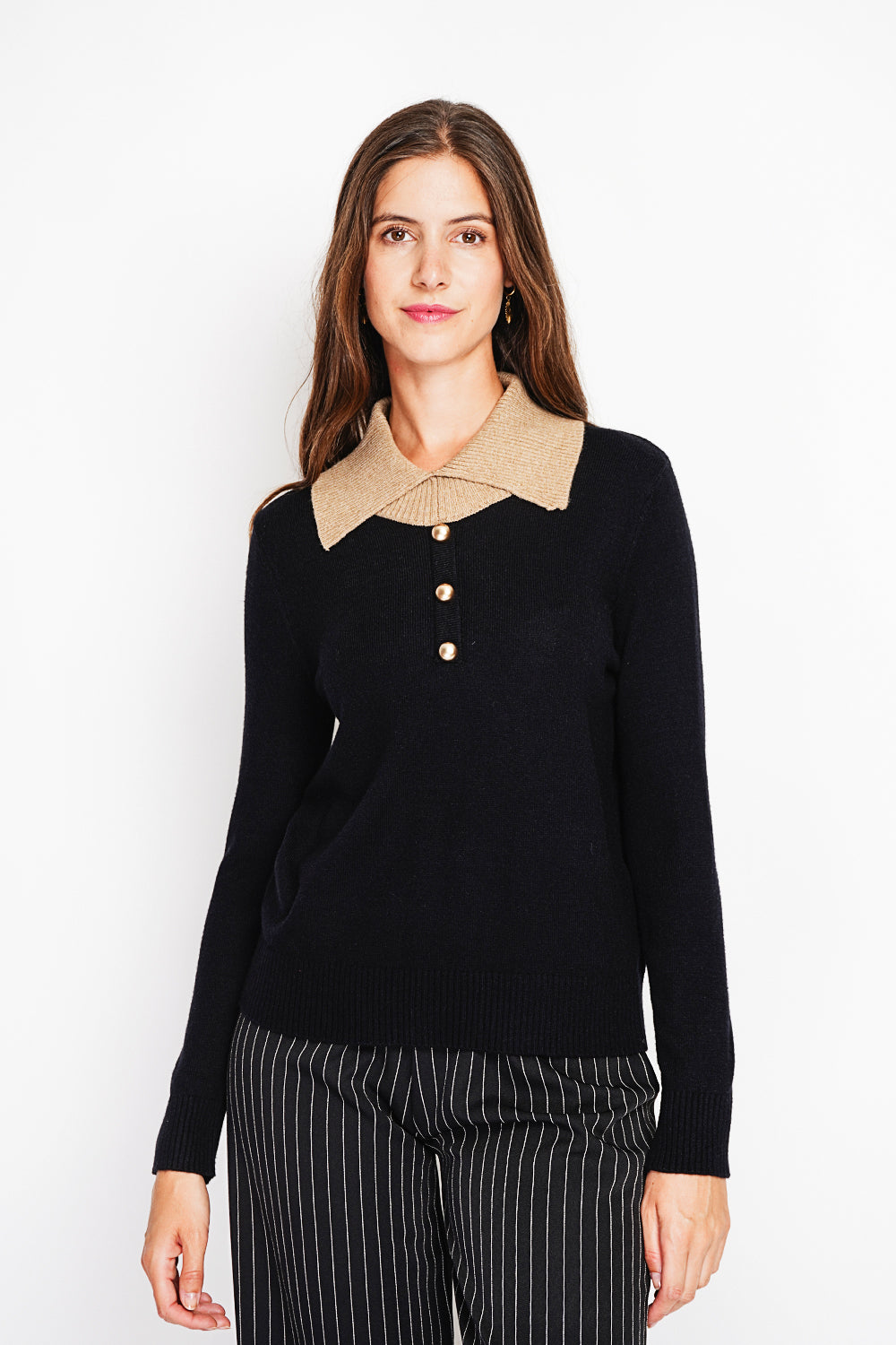 Maglione oversize con collo alto e bottoni in bronzo e maniche lunghe Nero