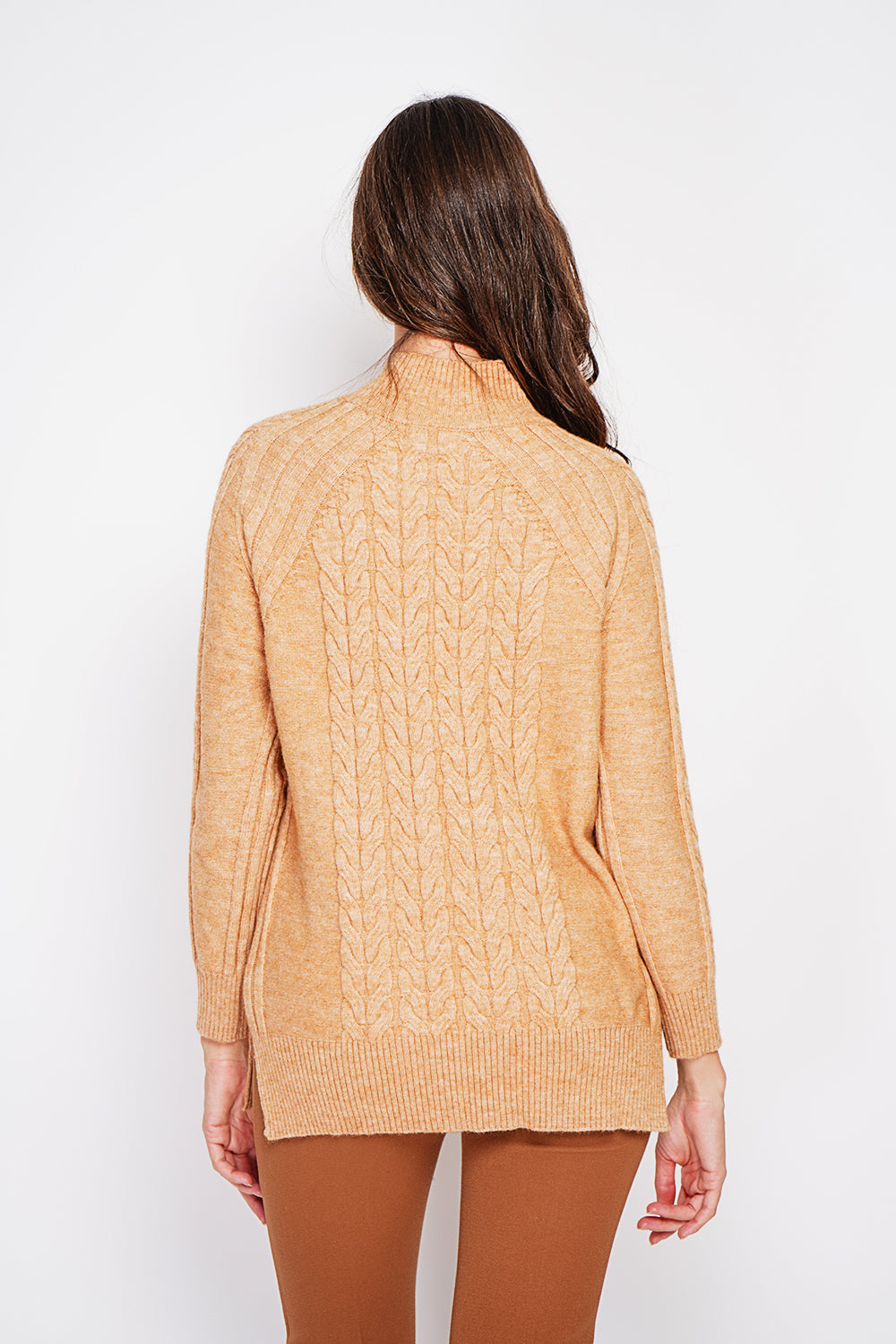 Tunica a maniche lunghe con collo alto e ritorto Cammello