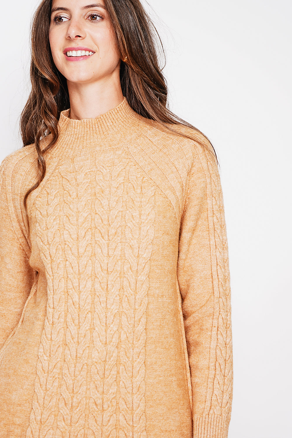 Tunica a maniche lunghe con collo alto e ritorto Cammello