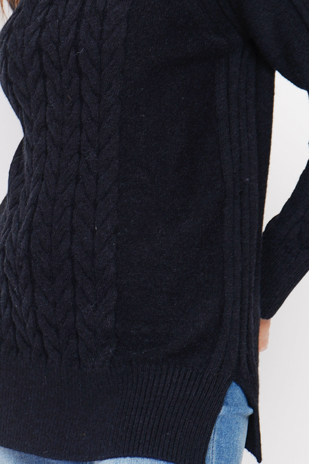 Gilet girocollo con tasche anteriori abbottonate e maniche lunghe Nero