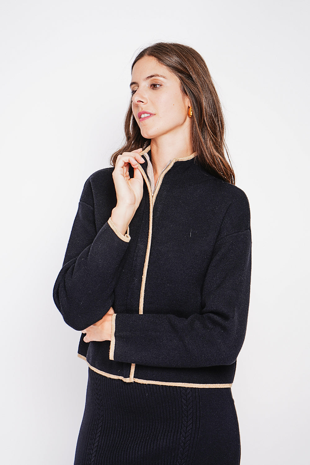 Gilet corto con zip bicolore e maniche lunghe - Nero