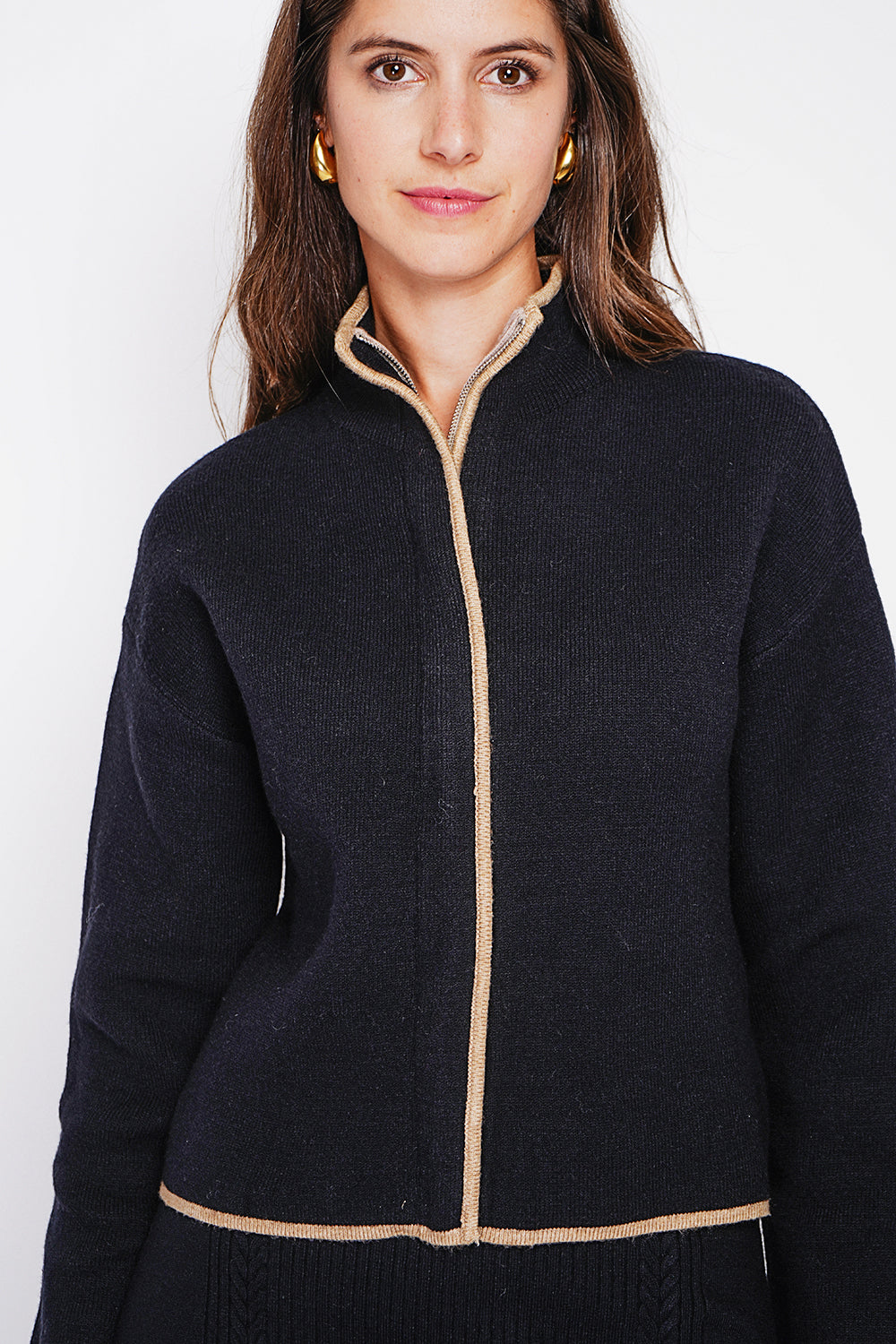 Gilet corto con zip bicolore e maniche lunghe - Nero