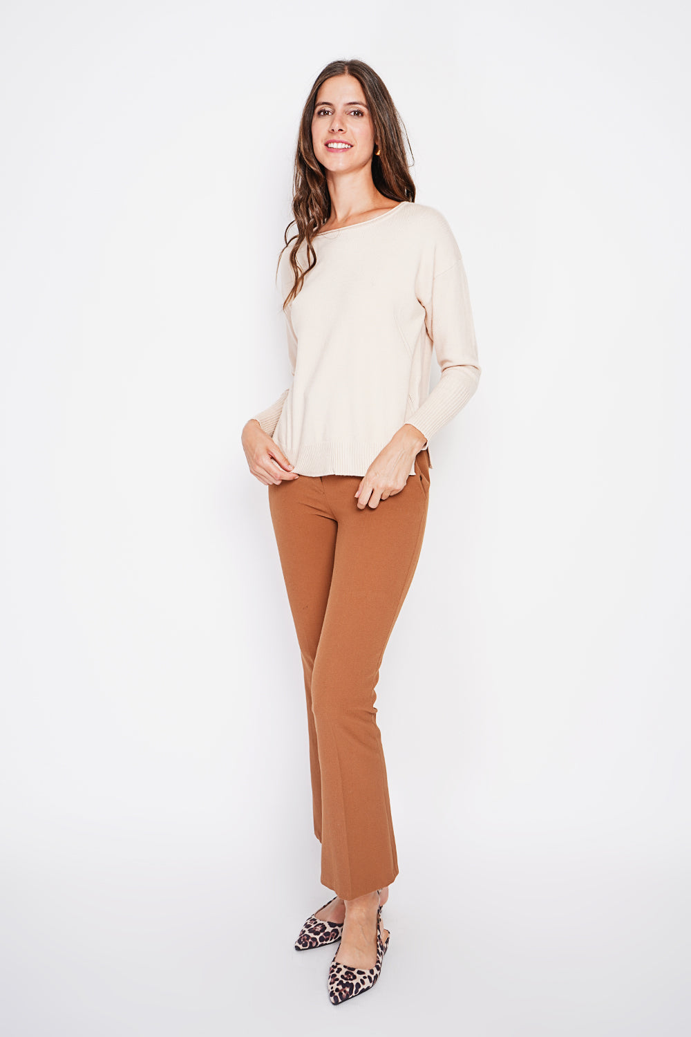 Maglione oversize a collo alto con parte anteriore traforata e maniche lunghe Crema