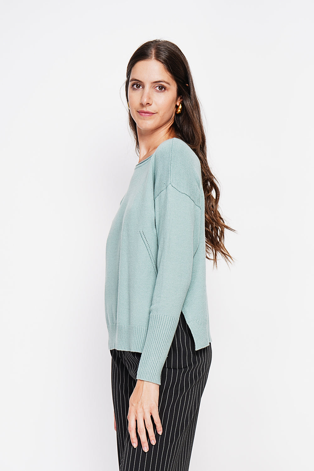 Maglione oversize a collo alto con parte anteriore traforata e maniche lunghe Giada