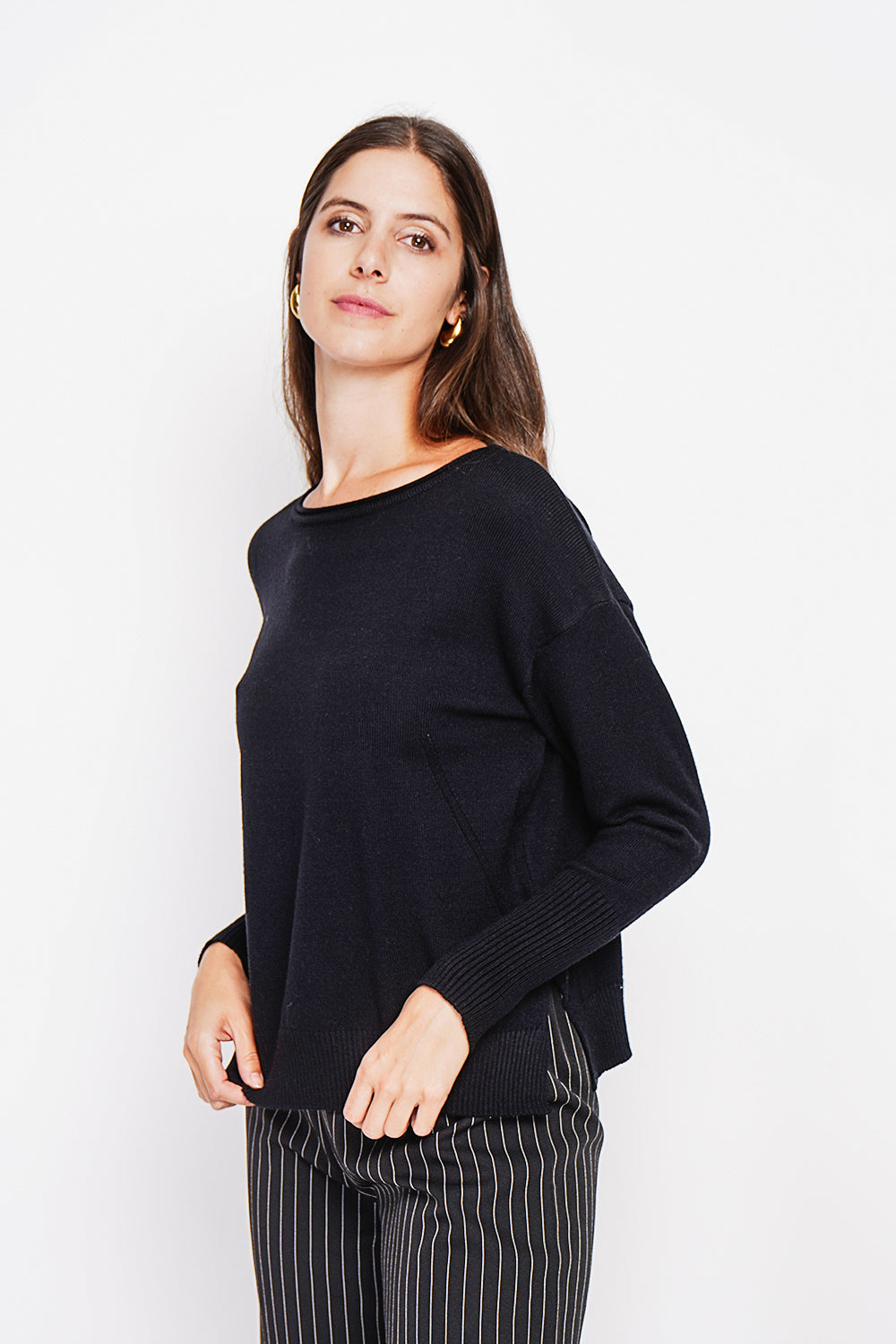 Maglione oversize a collo alto con parte anteriore traforata e maniche lunghe Nero