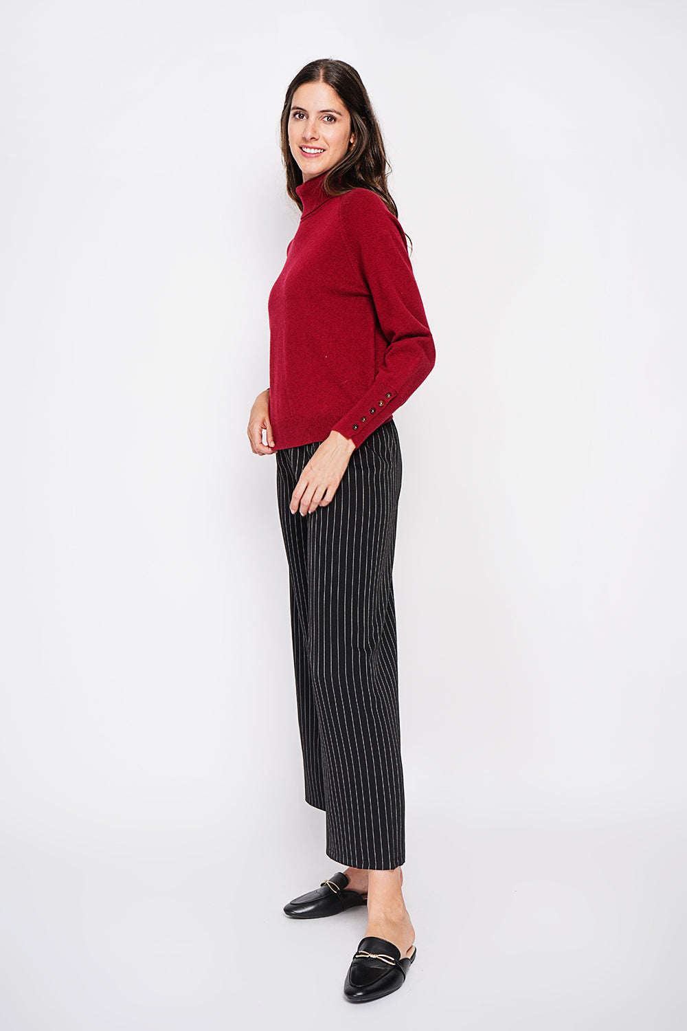 Maglione oversize a collo alto con abbottonatura nella parte inferiore delle maniche lunghe Bordeaux