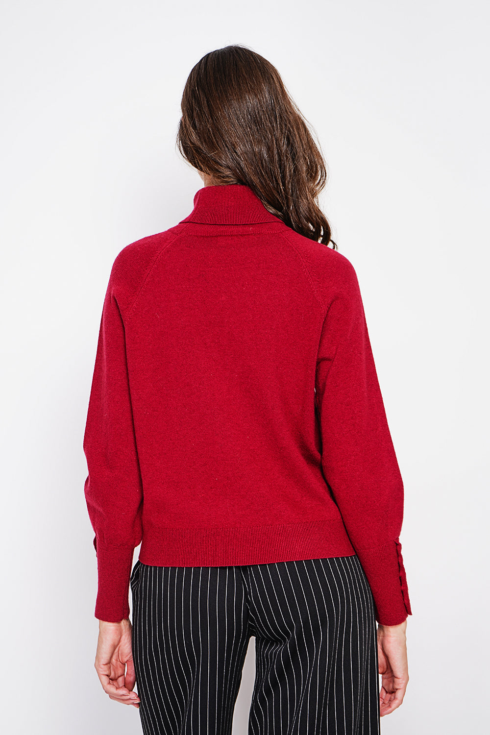 Maglione oversize a collo alto con abbottonatura nella parte inferiore delle maniche lunghe Bordeaux