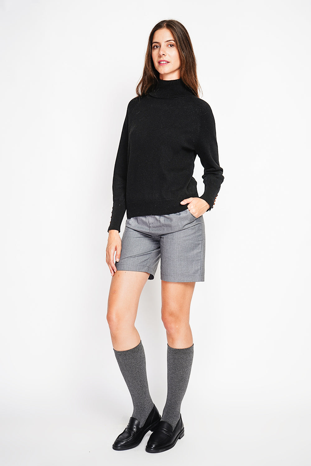 Maglione oversize a collo alto con abbottonatura nella parte inferiore delle maniche lunghe Nero