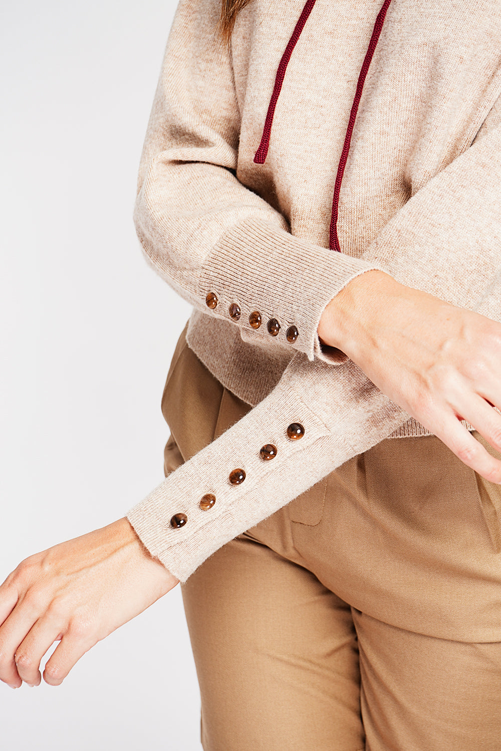 Maglione oversize a collo alto con abbottonatura nella parte inferiore delle maniche lunghe Torrone