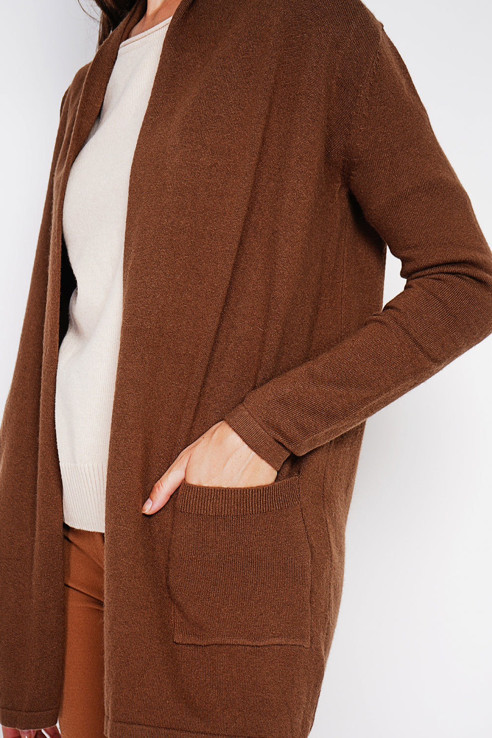 Cardigan lungo con collo a scialle e tasche, maglia a 2 fili, maniche lunghe Marrone