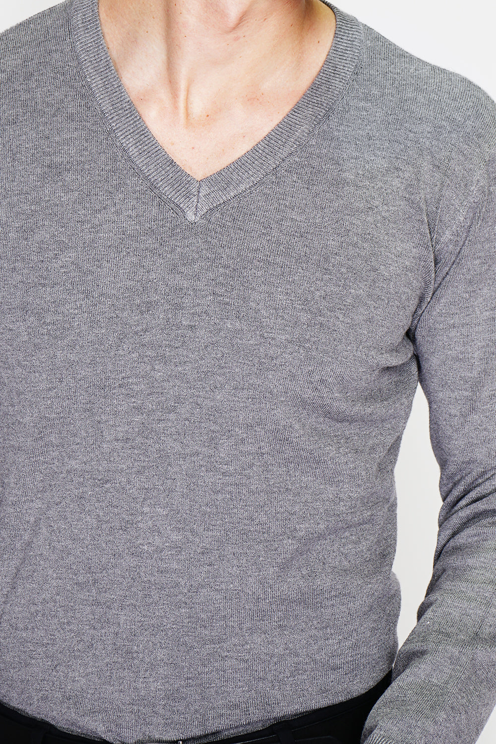 Maglione classico con scollo a V e maniche lunghe, lavorato a maglia a 3 fili - Flanella