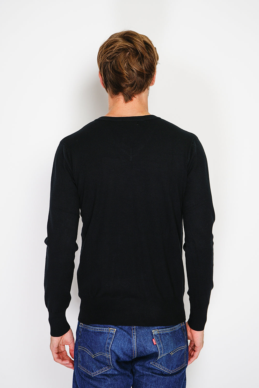 Maglione classico con scollo a V e maniche lunghe, lavorato a maglia a 3 fili - Nero