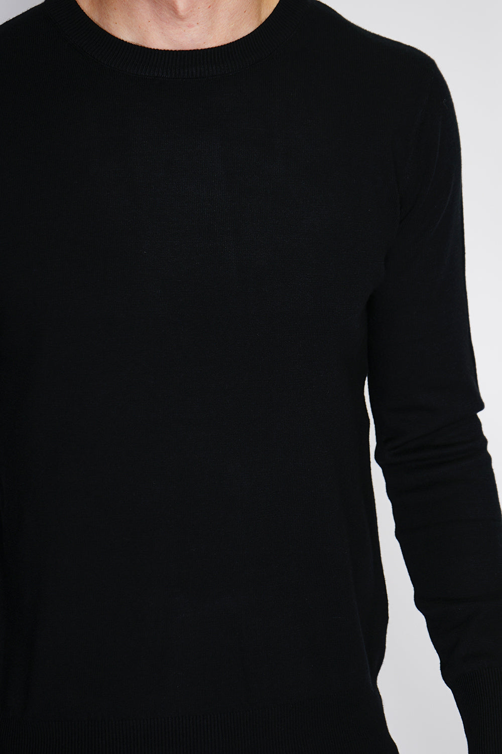 Maglione classico girocollo con maniche lunghe in maglia a 3 fili Nero