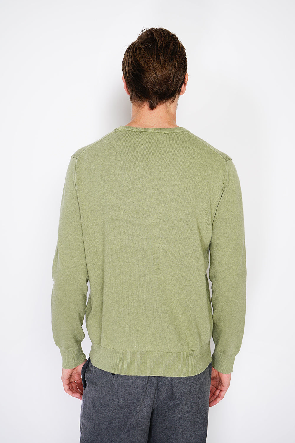 Maglione classico con scollo a V e maniche lunghe lavorato a 2 fili Verde mandorla -WFM141