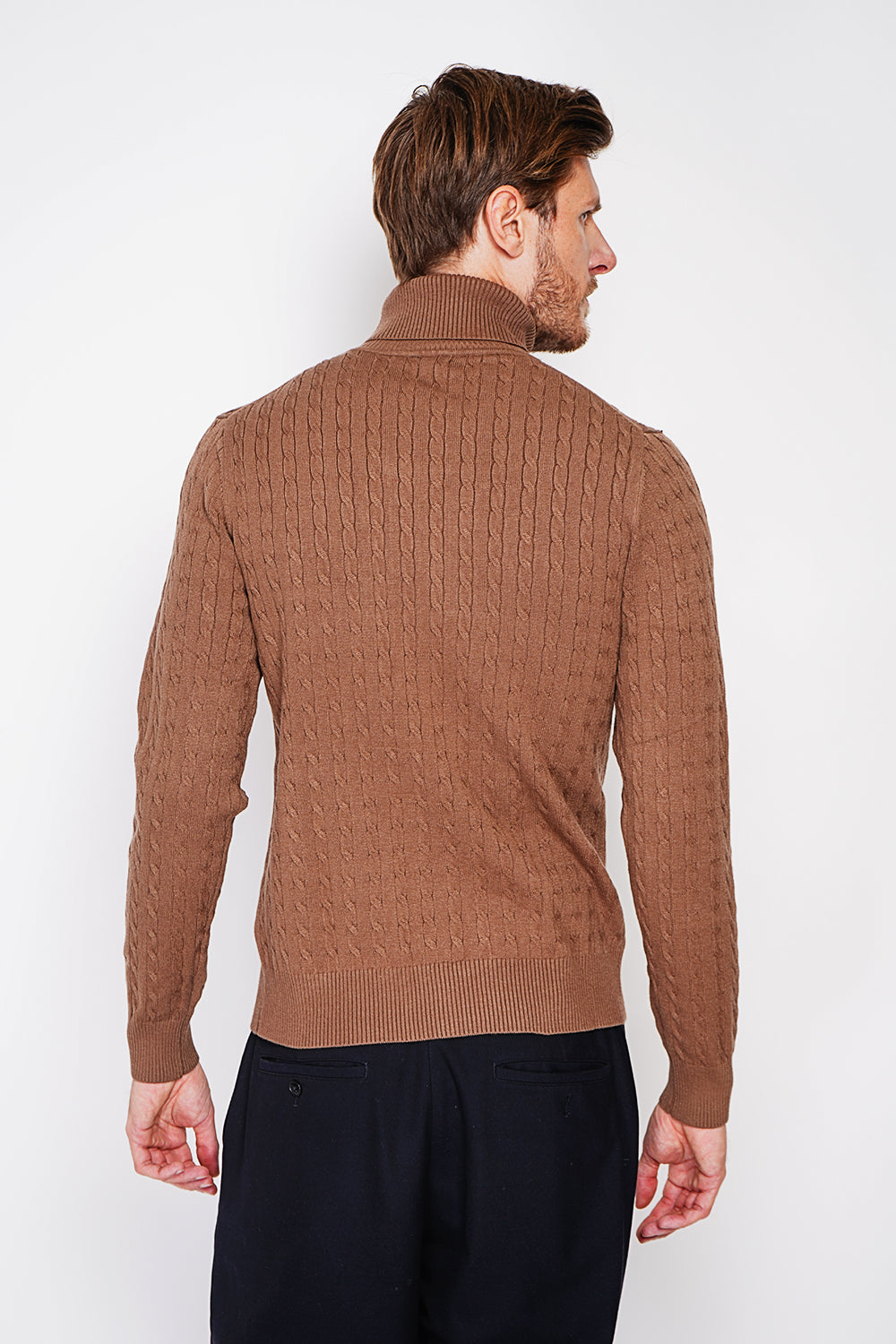 Maglione a collo alto con maniche lunghe Marrone