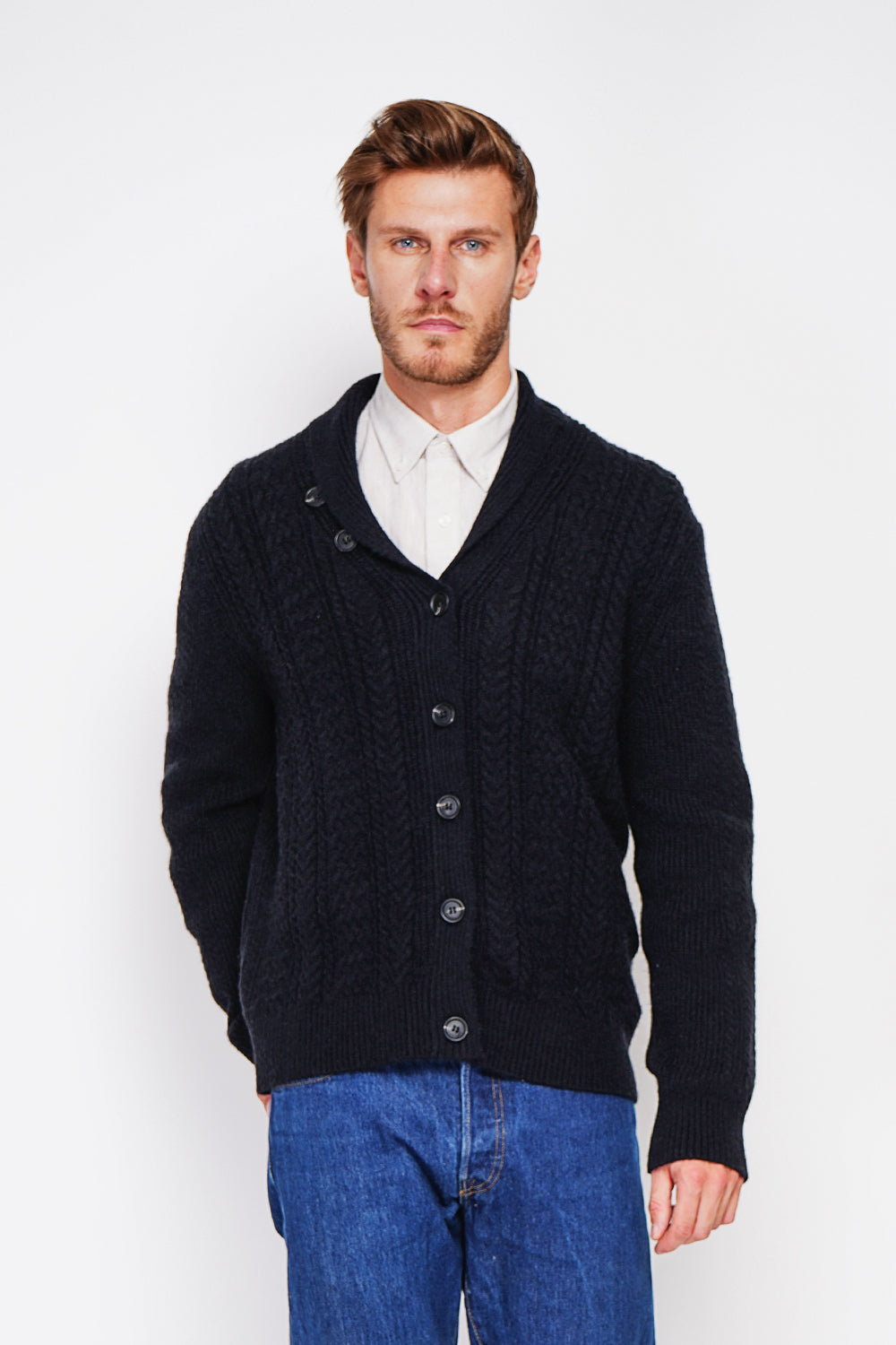 Cardigan a maniche lunghe con collo sciallato e bottoni intrecciati Nero